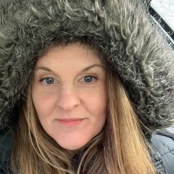 Meet your Posher, Lesley - Picture 2 of 2